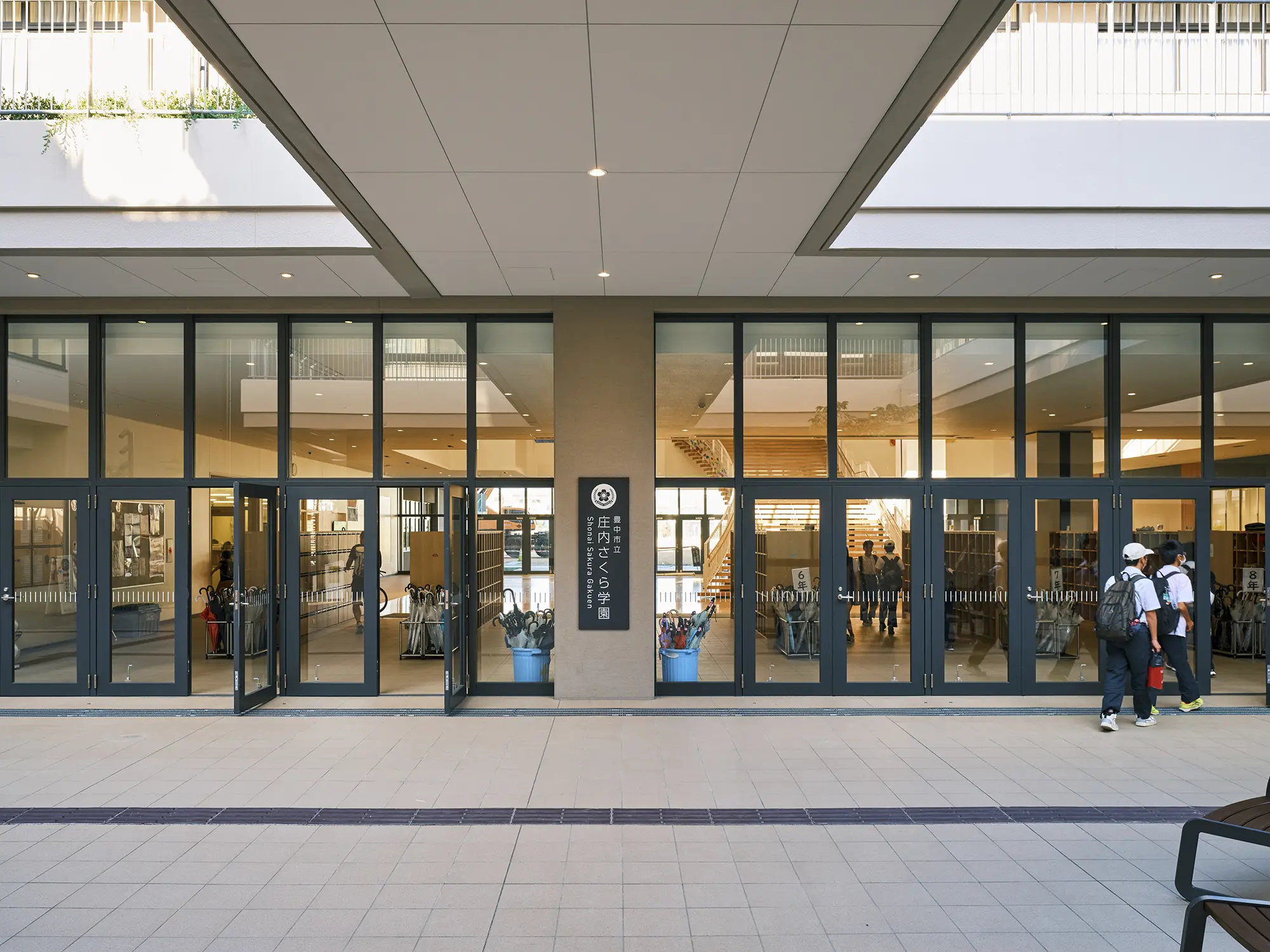 さくら学園の昇降口