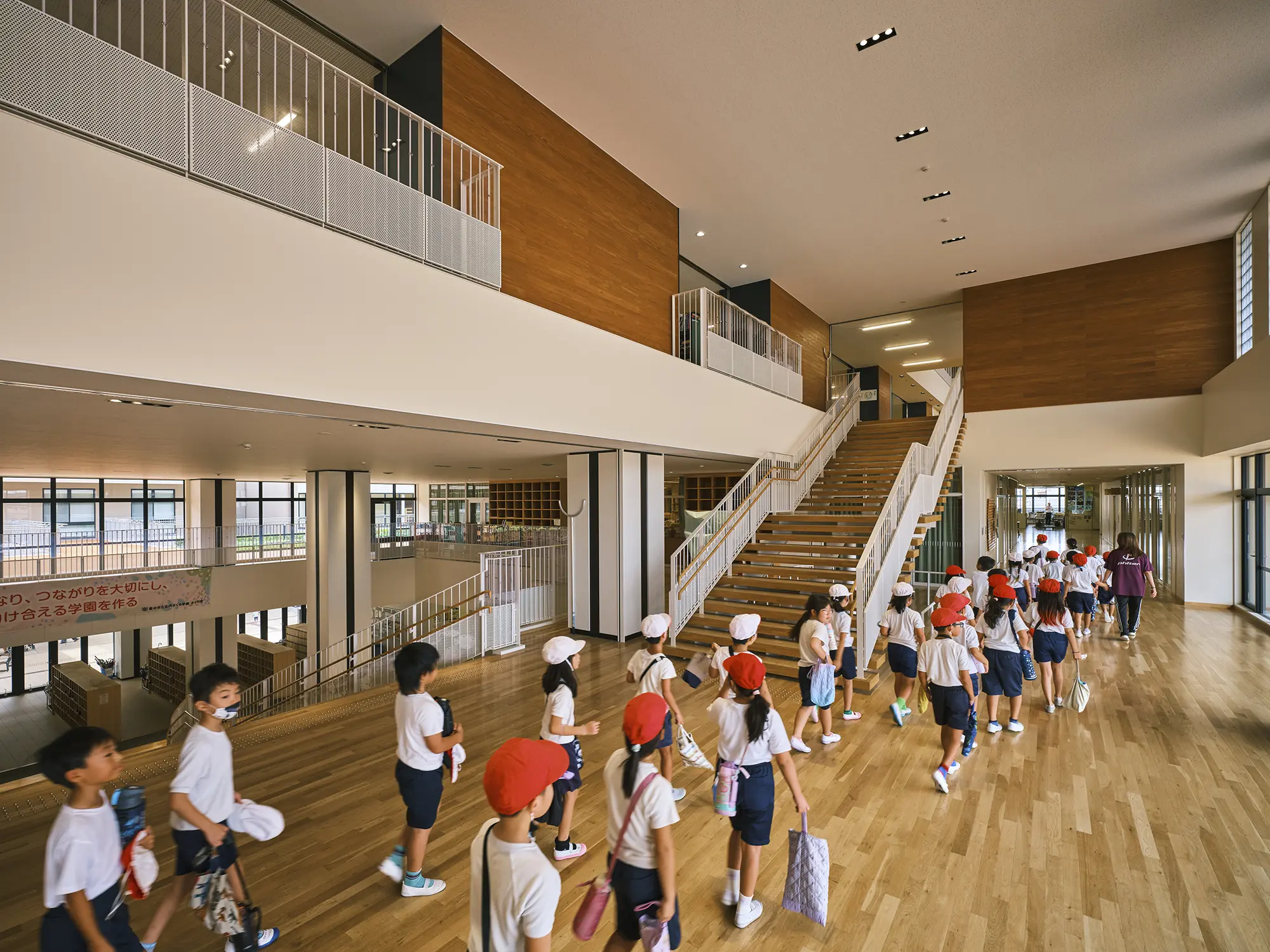 大階段を上がった2階踊り場