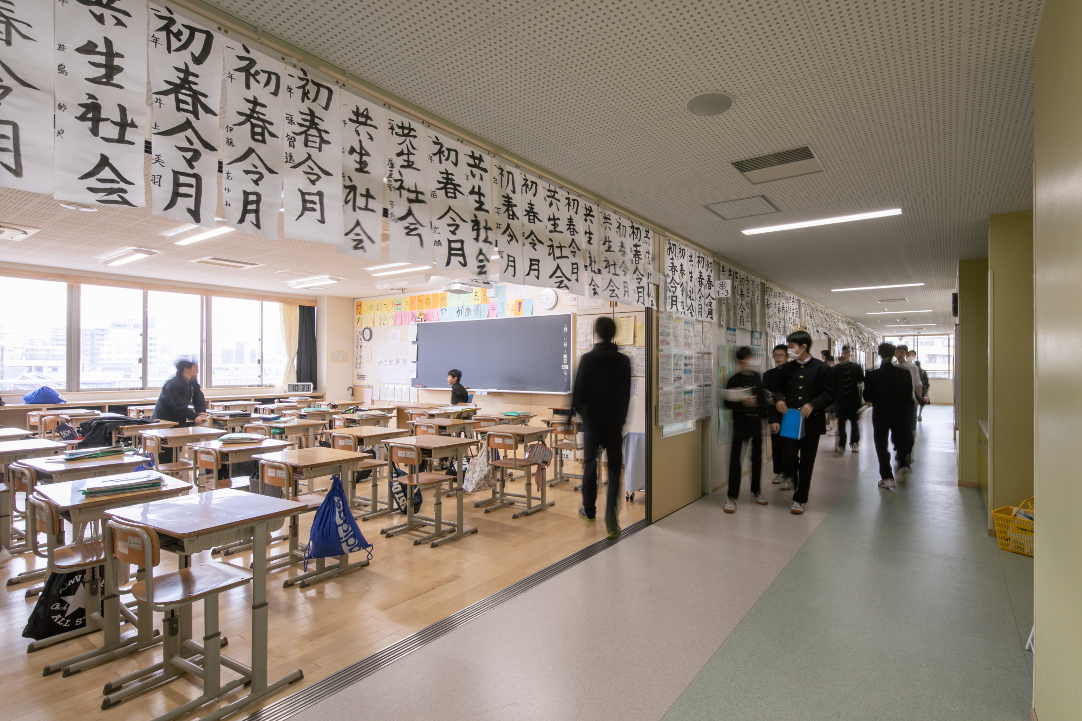 教室：小３～中３教室はオープンな設え。