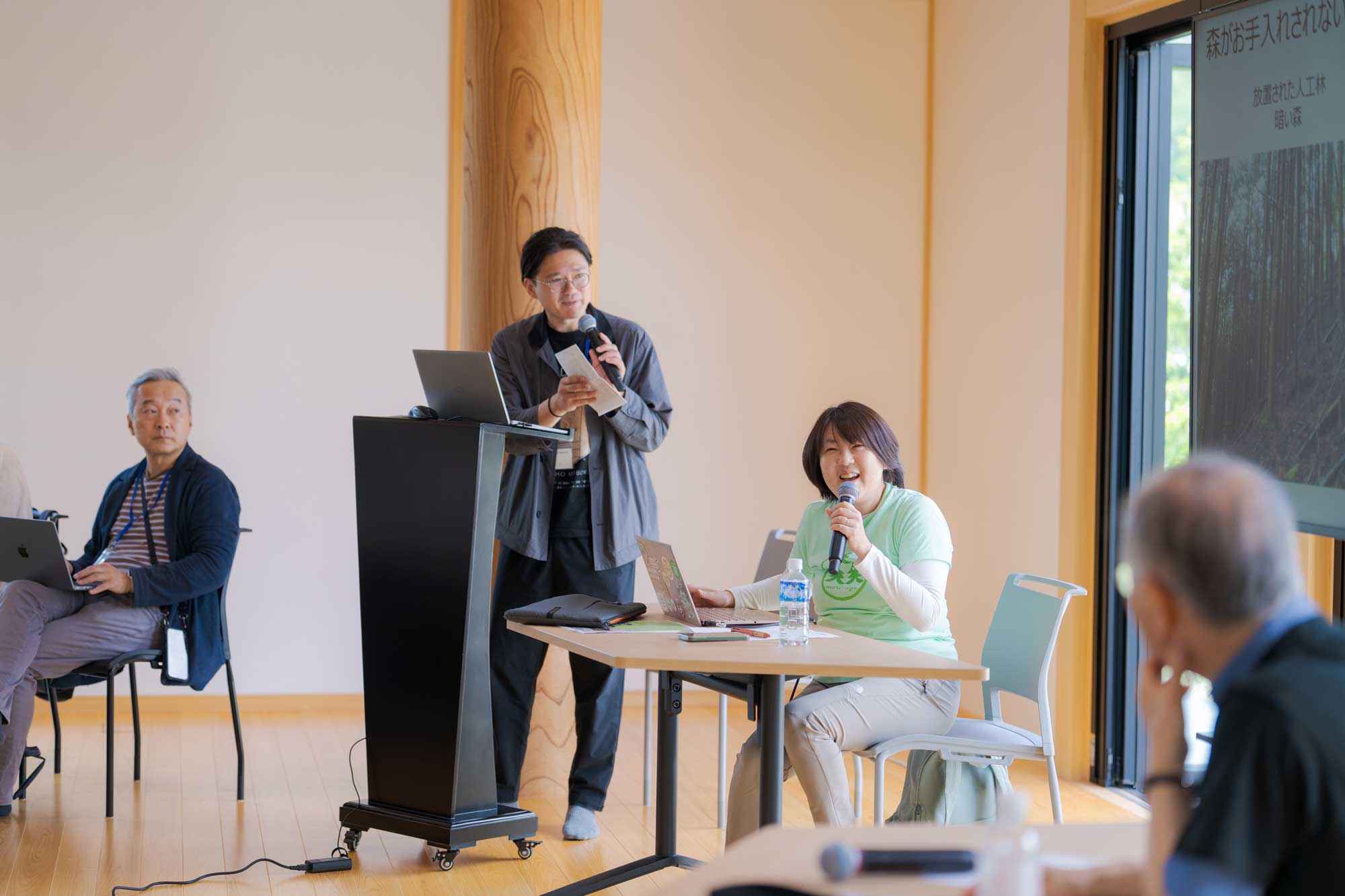 クロストークで話をしてくださる長野さんの様子