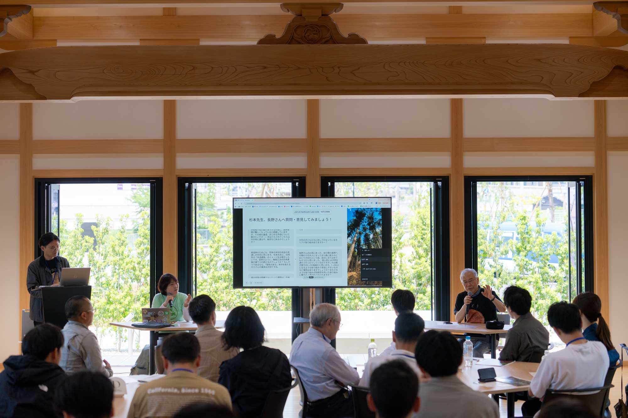 VUTAIの広間で繰り広げられるクロストークの様子