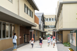 松陰ストリート 敷地を南北に貫く松陰ストリートは、園児や児童、地域の人たちの交流の場になる。
