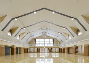 体育館 体育館屋根形状が空間のカタチをつくる。